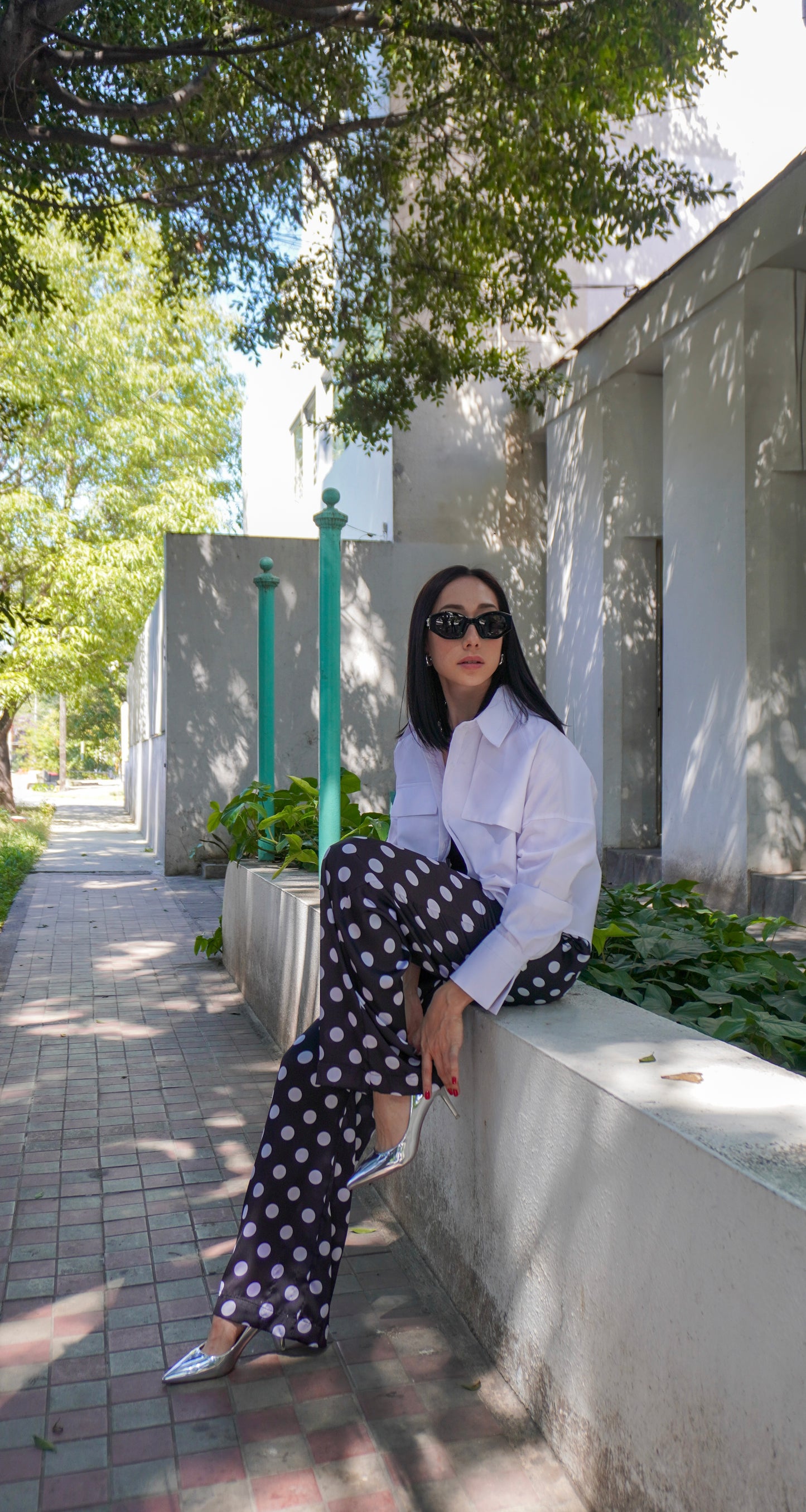 PANTALÓN LIGERO ESTAMPADO PUNTOS NEGRO